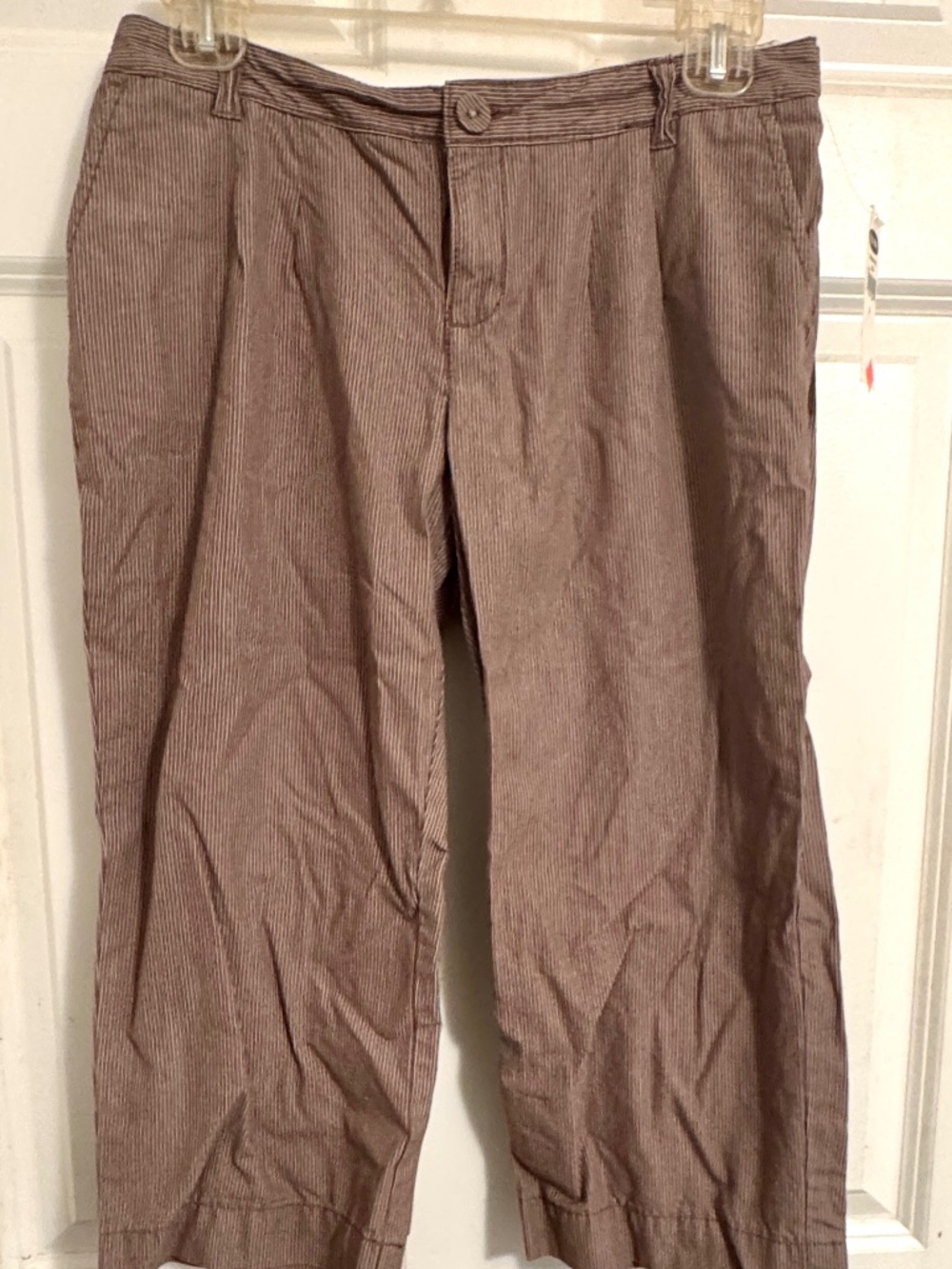 NEW brown stripe straight leg, low-rise bermuda (knee-length), Old Navy, Size: 4